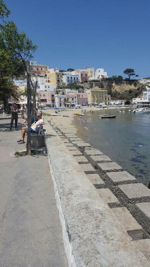 La Casa Sugli Archi Hotell Ponza Exteriör bild